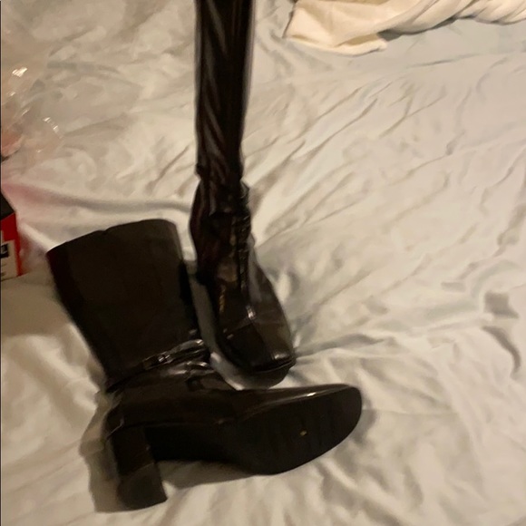 Waterproof boots - Picture 2 of 2